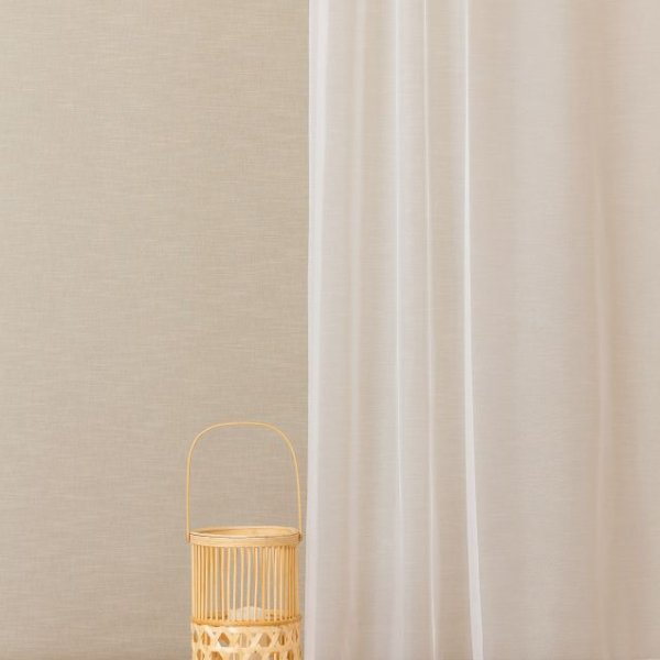 Fehér hálós szerkezetű függöny