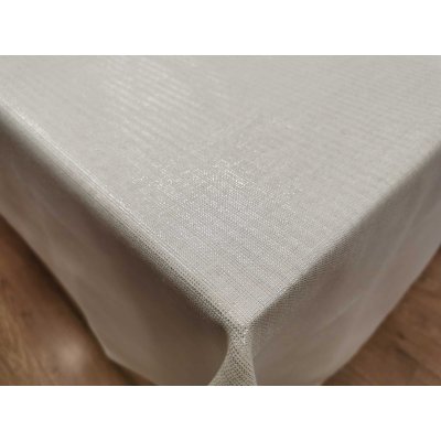 Csillogó ezüst szállal szőtt asztalterítő