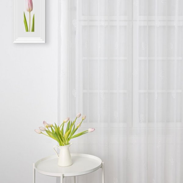 Fehér fákkal szőtt voál függöny