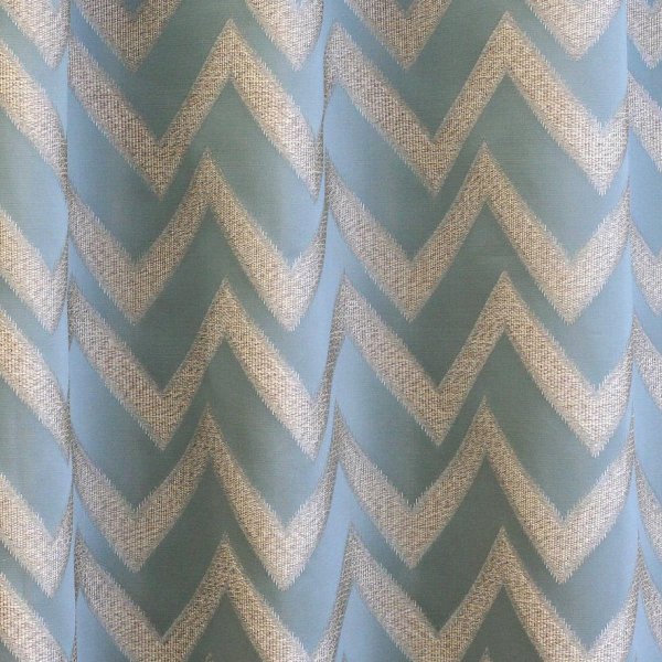 Halványkék cikkcakk mintás dekor