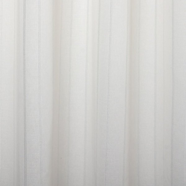 Törtfehér alapú ezüst csíkos függöny