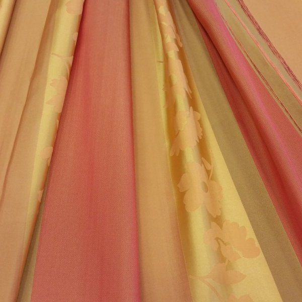 Fényes narancssárga virágos dekor