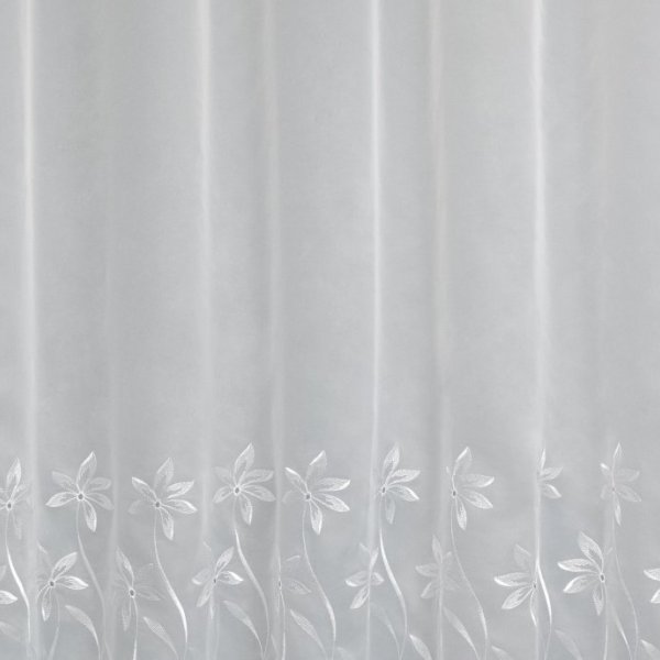 Fehér hímzett virágos voál