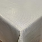 Csillogó arany szállal szőtt asztalterítő