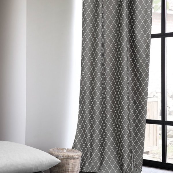 Sötétszürke színű rombusz-mintás dekor