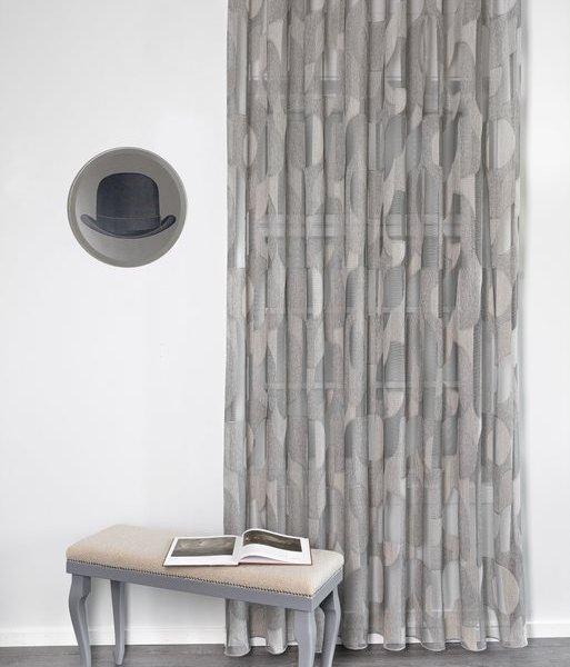 Szürkés-drapp mintás hálós jellegű függöny