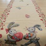 Piros tojásos nyuszis kisfutó 40x100 cm