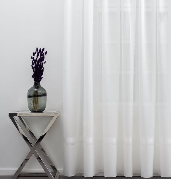 Fehér egysoron hímzett függöny