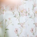 Rózsaszín virágos fényáteresztő