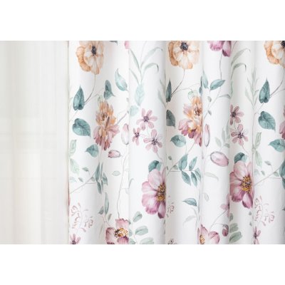 Rózsaszín virágos bársonyos dekor