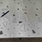Ezüst alapú szürke fenyős abrosz