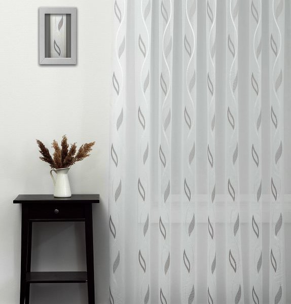 Szürke-fehér levélmintás függöny