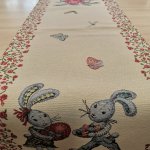 Piros tojásos nyuszis kisfutó 40x100 cm