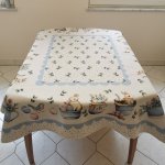 Kék pöttyös nyuszis asztalterítő