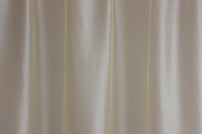 Csillogó világos arany selymes függöny