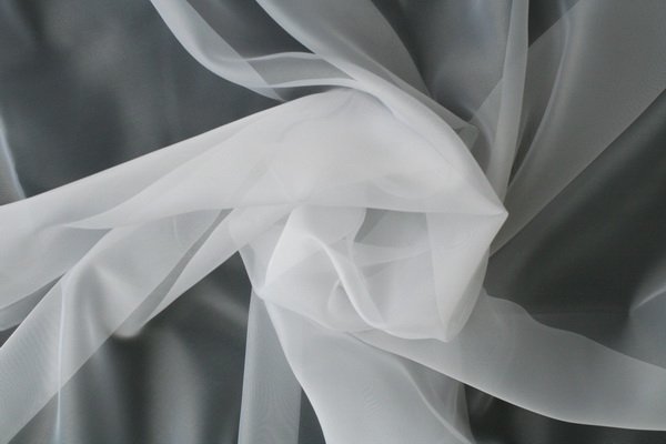 Fehér selymes tapintatú függöny