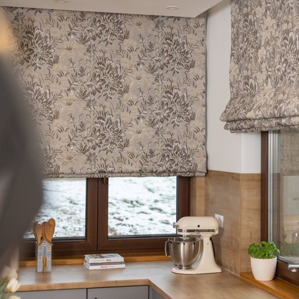 Drapp nagyvirágos dekor