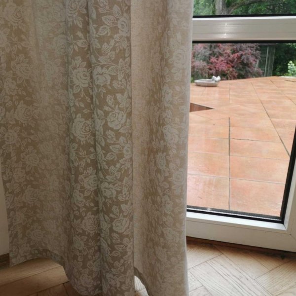 Drapp-fehér rózsás dekorfüggöny