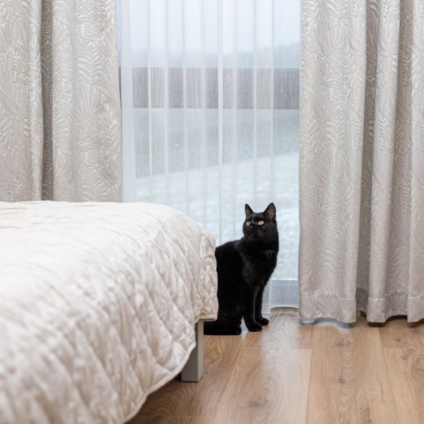 Bézs sűrű leveles dekor