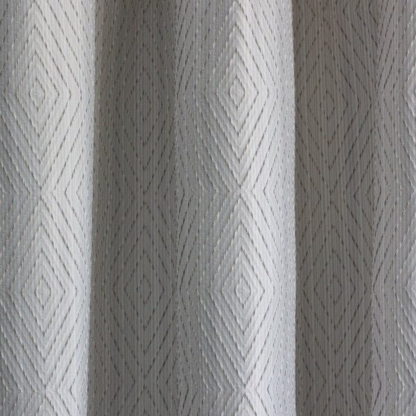 Törtfehér rombuszmintás dekor